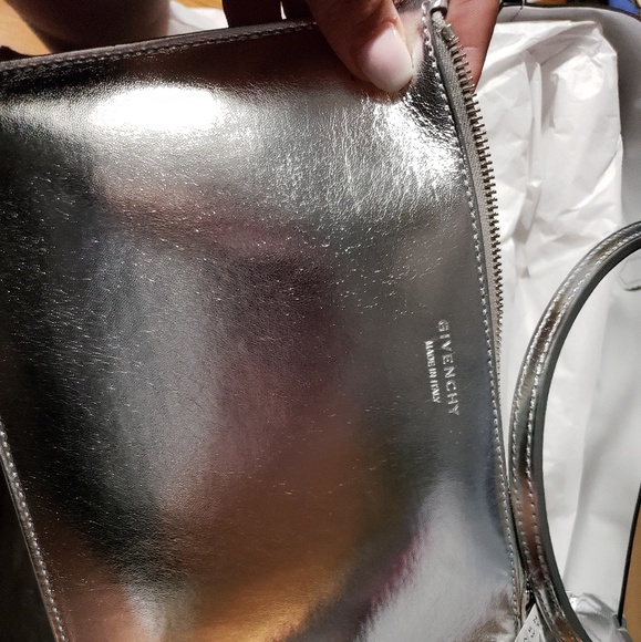 Givenchy Leather Antigona Tote - Picture 2 of 8
